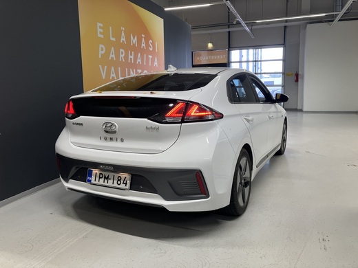 Hyundai IONIQ hybrid vaihtoauto