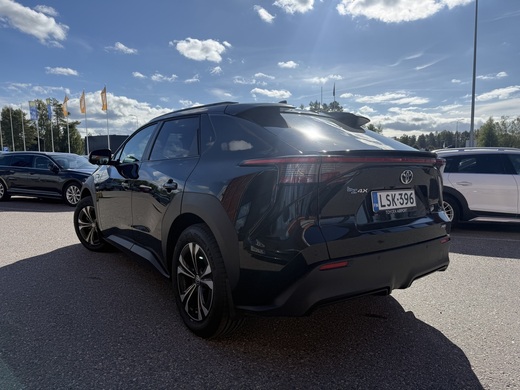 Toyota bZ4X vaihtoauto