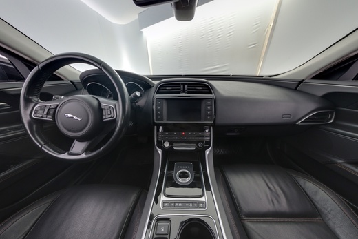 Jaguar XE vaihtoauto