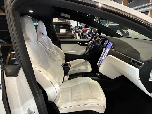 Tesla Model X vaihtoauto
