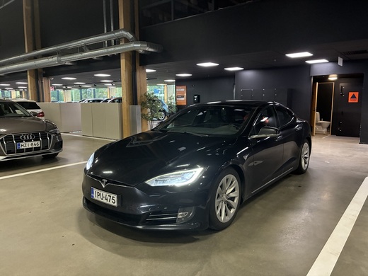 Tesla Model S vaihtoauto