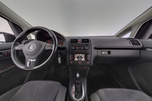 Volkswagen Touran vaihtoauto
