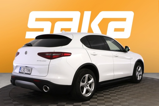 Alfa Romeo Stelvio vaihtoauto