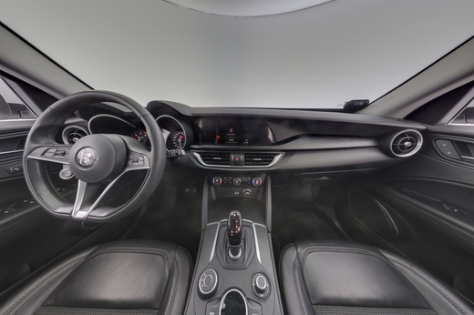 Alfa Romeo Stelvio vaihtoauto