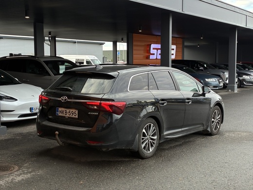 Toyota Avensis vaihtoauto