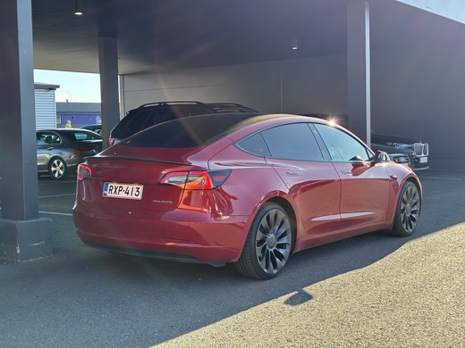 Tesla Model 3 vaihtoauto