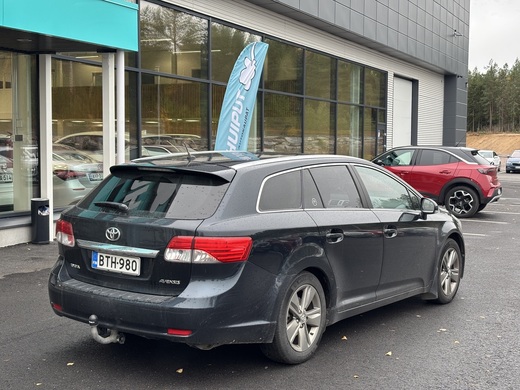 Toyota Avensis vaihtoauto