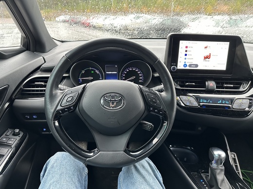 Toyota C-HR vaihtoauto