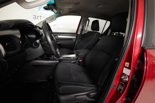 Toyota Hilux vaihtoauto