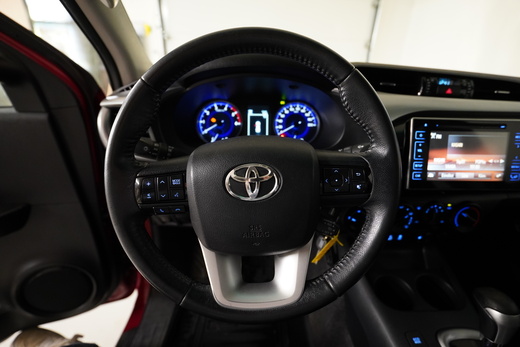 Toyota Hilux vaihtoauto