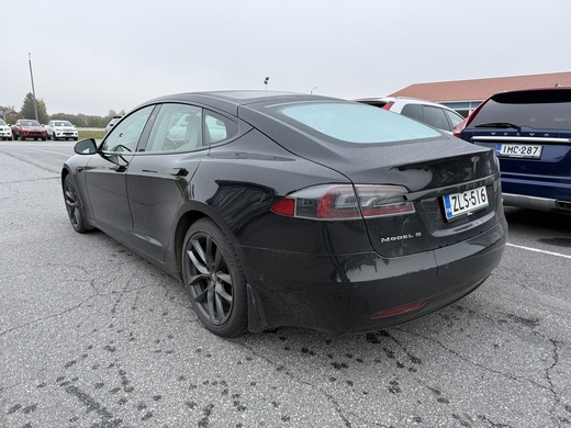 Tesla Model S vaihtoauto