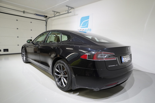 Tesla Model S vaihtoauto