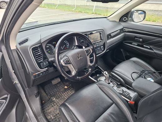 Mitsubishi Outlander PHEV vaihtoauto