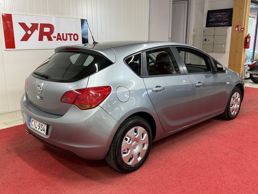 Opel Astra vaihtoauto