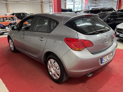 Opel Astra vaihtoauto