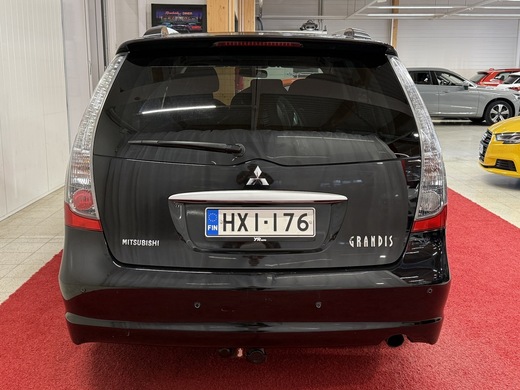 Mitsubishi Grandis vaihtoauto
