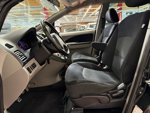 Mitsubishi Grandis vaihtoauto