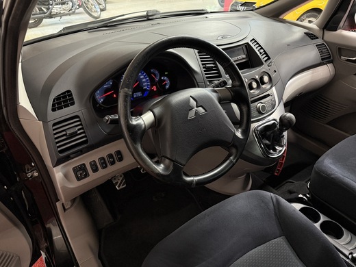 Mitsubishi Grandis vaihtoauto