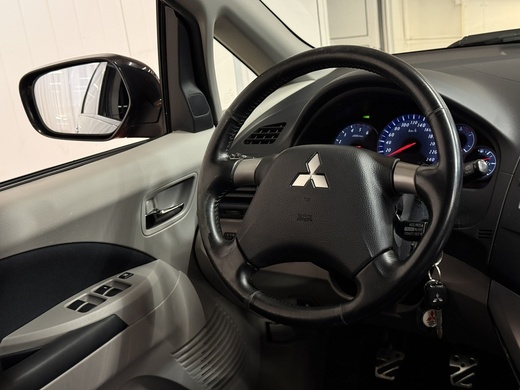 Mitsubishi Grandis vaihtoauto