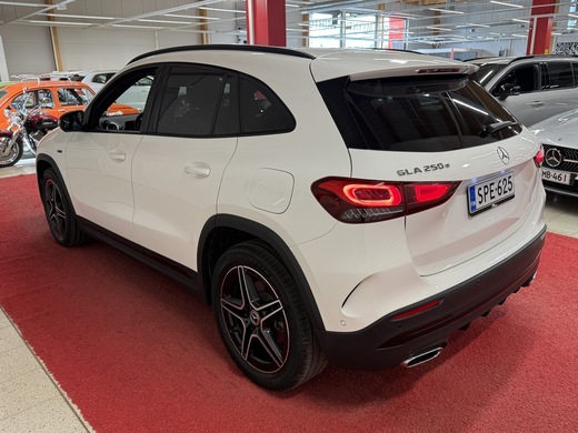Mercedes-Benz GLA vaihtoauto