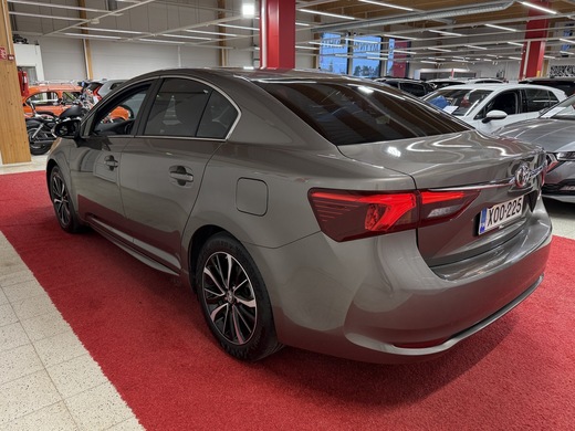 Toyota Avensis vaihtoauto