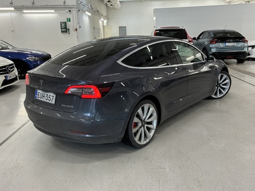 Tesla Model 3 vaihtoauto