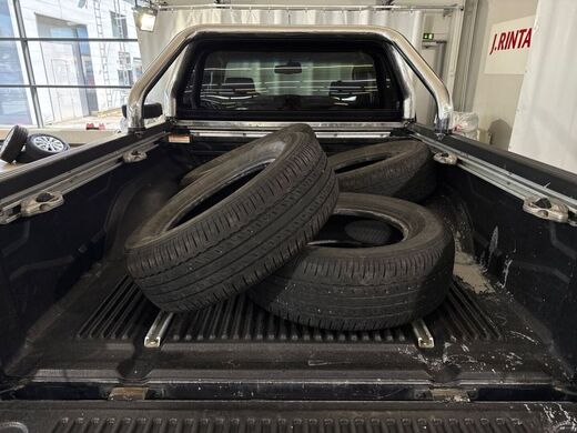 Nissan Navara vaihtoauto