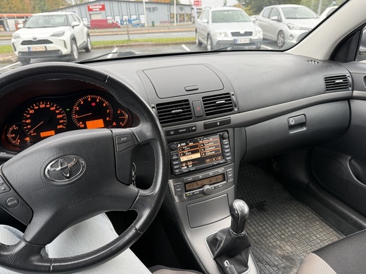 Toyota Avensis vaihtoauto