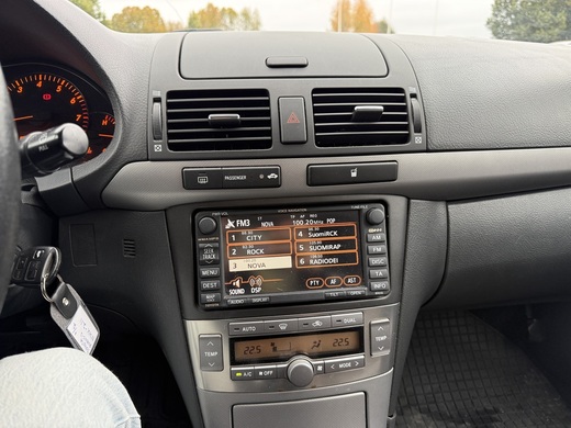 Toyota Avensis vaihtoauto