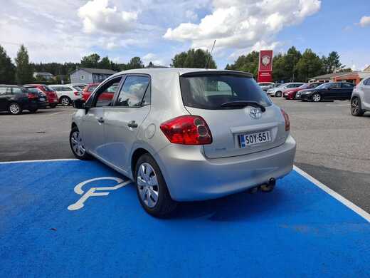 Toyota Auris vaihtoauto