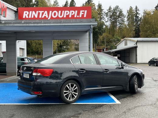 Toyota Avensis vaihtoauto
