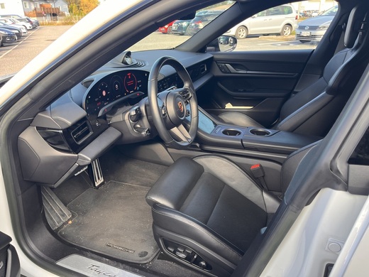 Porsche Taycan vaihtoauto