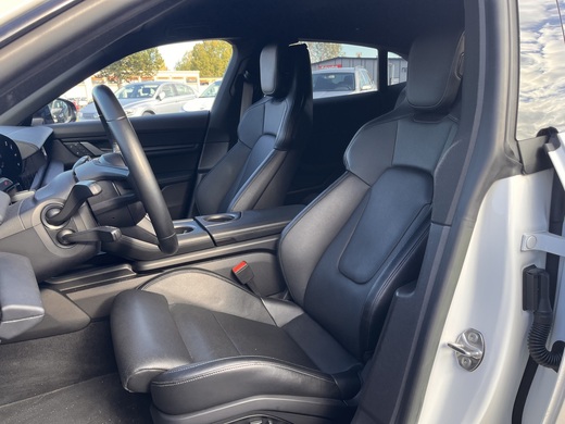 Porsche Taycan vaihtoauto