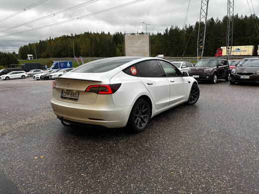 Tesla Model 3 vaihtoauto
