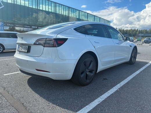 Tesla Model 3 vaihtoauto