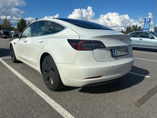 Tesla Model 3 vaihtoauto