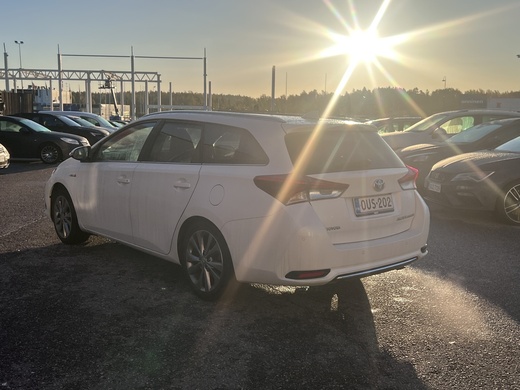 Toyota Auris vaihtoauto