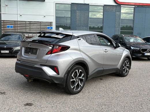 Toyota C-HR vaihtoauto