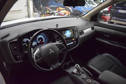 Mitsubishi Outlander PHEV vaihtoauto