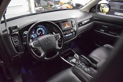 Mitsubishi Outlander PHEV vaihtoauto