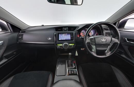 Toyota Mark X vaihtoauto