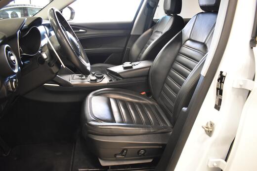 Alfa Romeo Stelvio vaihtoauto