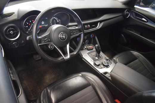 Alfa Romeo Stelvio vaihtoauto