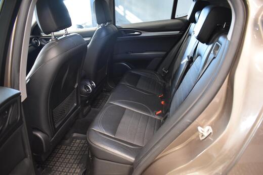 Alfa Romeo Stelvio vaihtoauto