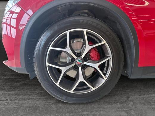 Alfa Romeo Stelvio vaihtoauto