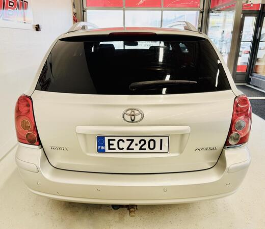 Toyota Avensis vaihtoauto