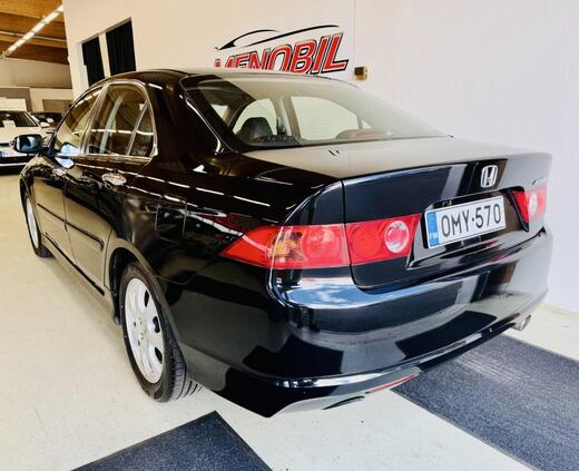 Honda Accord vaihtoauto