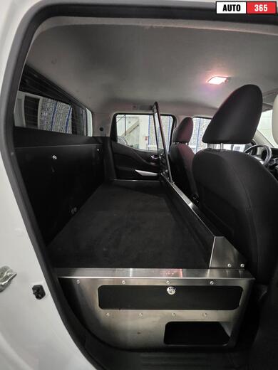 Nissan Navara vaihtoauto