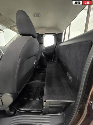 Nissan Navara vaihtoauto