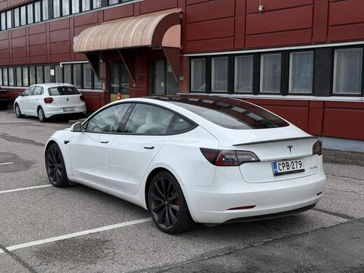 Tesla Model 3 vaihtoauto